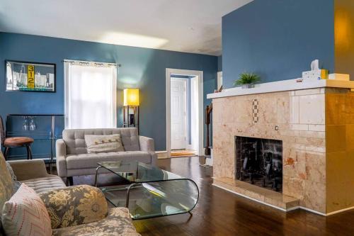 Whole house near city with private parking