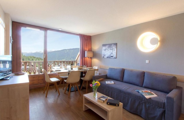 Wifi, 100m from resort center, swimming pool, tv, ski locker, 32-36m², Morillon