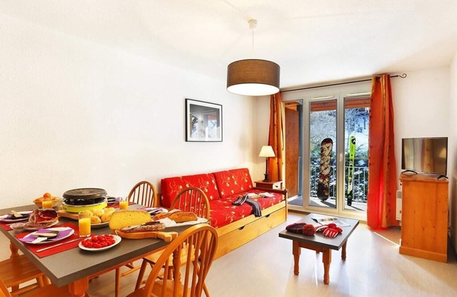 Wifi, 50m from resort center, fitness, swimming pool, sauna, parking, ski locker, 23m²