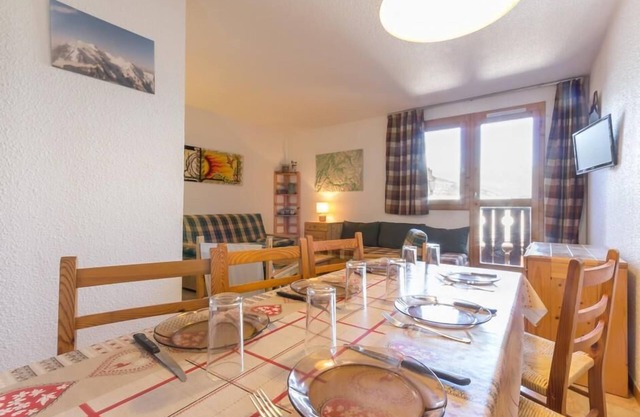 Wifi, 50m from resort center, 1st floor, balcony, tv, ski locker, 40m², Montchavin La Plagne