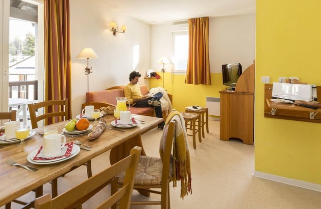 Wifi, swimming pool, balcony, parking, tv, ski locker, 37m², Font Romeu