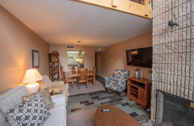Will O' The Wisp 512G: Lakefront 2 Bedroom Condo with Private Balcony!