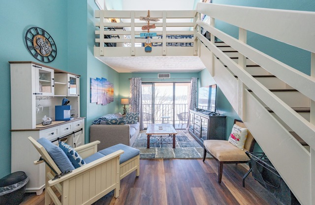 Will O' The Wisp 710H: Lakefront Studio Condo with Full Kitchen, Free WIFI!