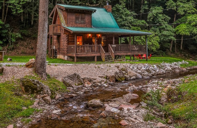 Willow Creek (2-Bedroom Cabin) - Pets Allowed by RedAwning