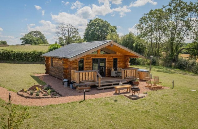Willow - Tedstone Log Cabins
