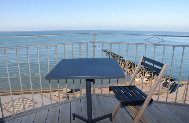Wimereux digue: Magnificent T3 seafront apartment with terrace