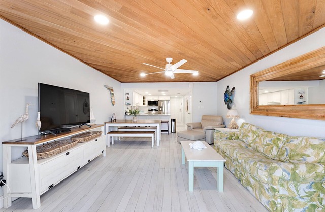 Win-San A214 Ocean View 2/2 Fully Renovated Unit! Steps to Flagler Avenue!