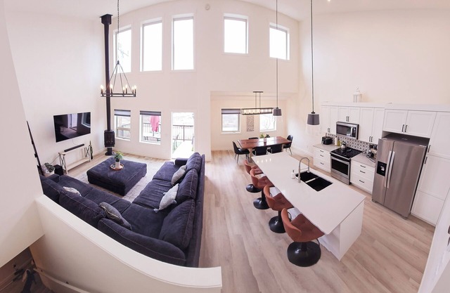 Windermere Lakeside Retreat - HotTub, Massage chair, Fireplace