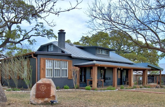 Windmill House -Guest Cottage w/pool in Texas Hill Country