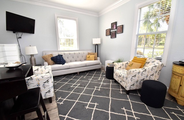Windsor Lodge at the Oaks 1