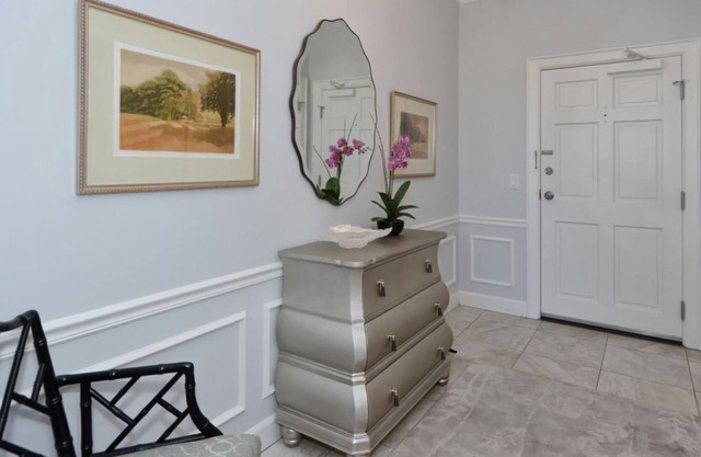 Windsor Lodge Unit 3, studio, close to beaches, pool
