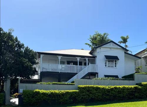 Windsor Retreat with City Views