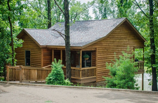 Wine Trail Cabin, 2015 Built, Carbondale, Southern IL - Giant City State Park
