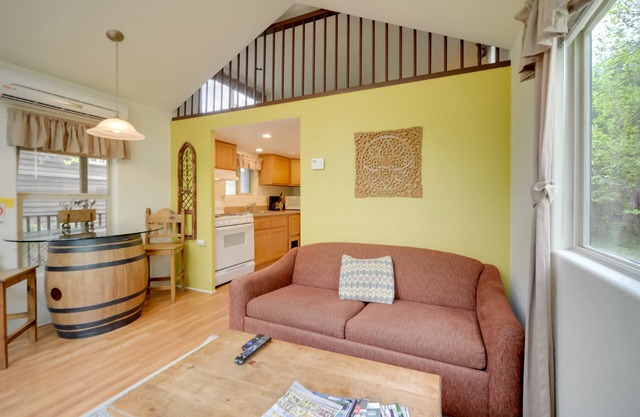 Winery Cabin in Fredericksburg w/Wraparound Deck!