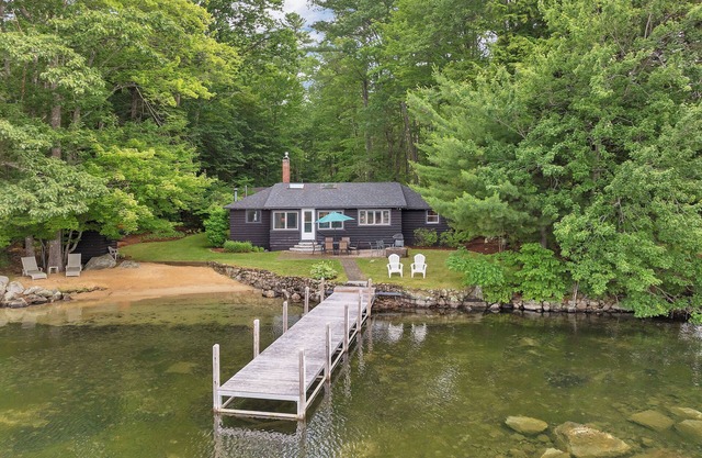 Winnipesaukee Log Home Sand Beach South Exposure Views Sleeps 8