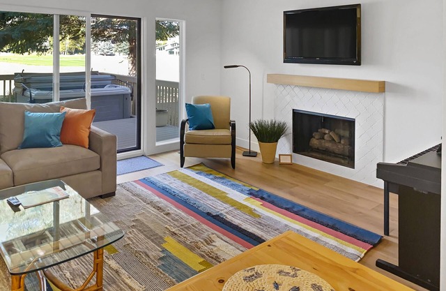 Winter Paradise Park City Condo! Private Hot Tub! Short Drive to Park City Lifts