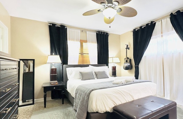 Winter Park: 3B 2B Home with King Bed, Gym, & Fenced Yard