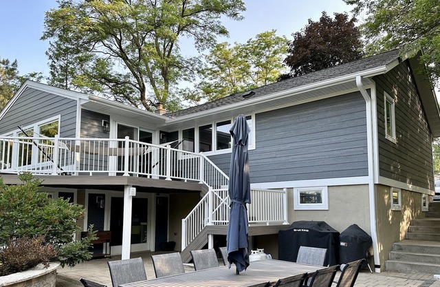 Wisconsin Retreat! Fully Updated Home on Relaxing Lake Tichigan