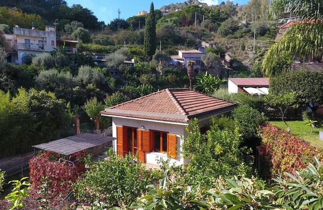 with Garden & Parking, 150m to the beach of Spisone
