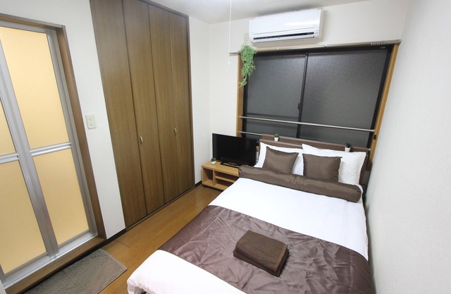 Within walking distance of Nakano/Koenji Station6 min. from Shinjuku Station30 sec. walk from Nogata StationLuggage storage2 people can stayFree Wi-Fi