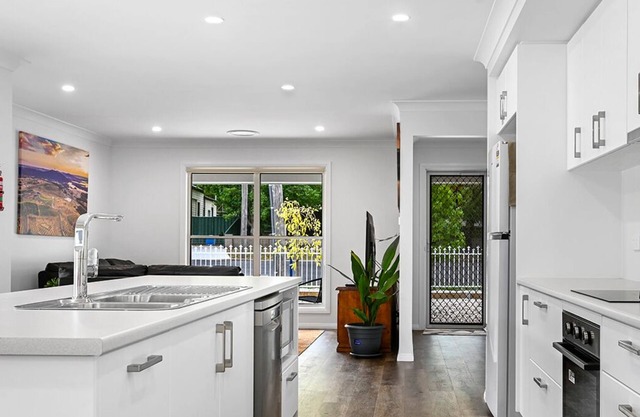 Wolaroi Villa 1, with Netflix and Disney Plus - In a Quiet Street