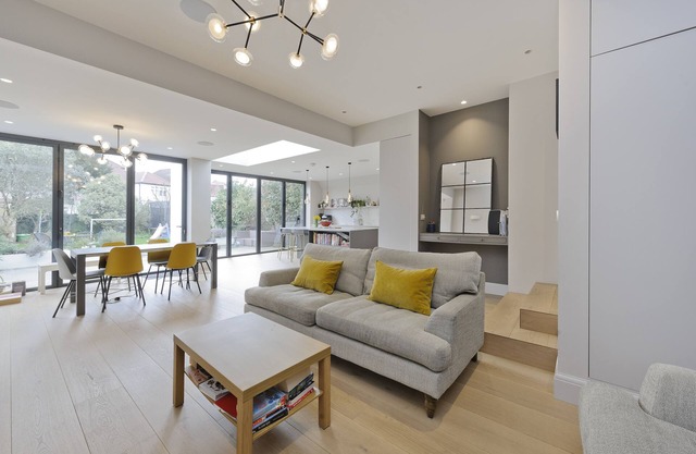 Wonderful family home with garden near Twickenham by UnderTheDoormat