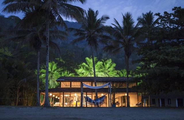 Wonderful house on the beach facing the sea in the paradisiacal Ilha Grande