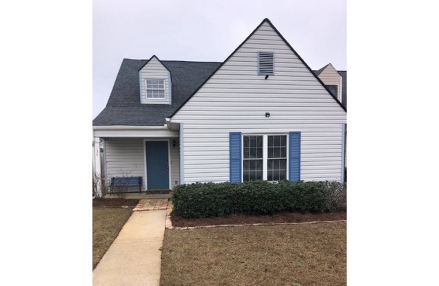 Wonderful Pet Friendly Townhouse !!!