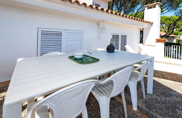 Wonderful private villa for 8 guests with WIFI, TV and parking