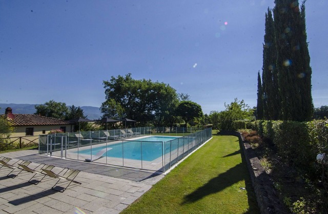 Wonderful private villa with A/C, hot tub, WIFI, private pool, TV, pets allowed and panoramic view