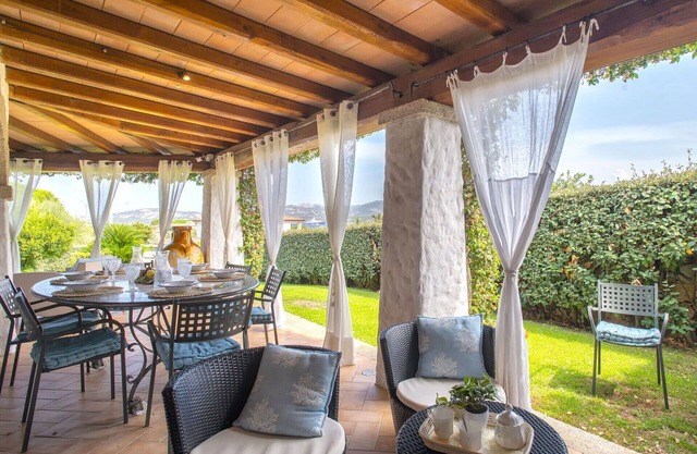 Wonderful private villa for 8 people with A/C, WIFI, TV, patio, pets allowed and parking