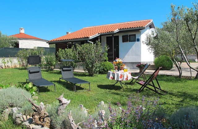 Wonderful private villa for 4 people with WIFI, A/C, TV, terrace, pets allowed and parking