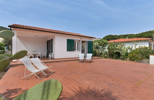 Wonderful private villa for 4 people with TV, terrace, pets allowed and parking