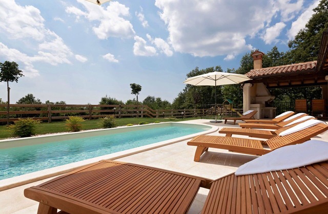 Wonderful private villa for 6 guests with WIFI, private pool, A/C, TV, terrace and pets allowed