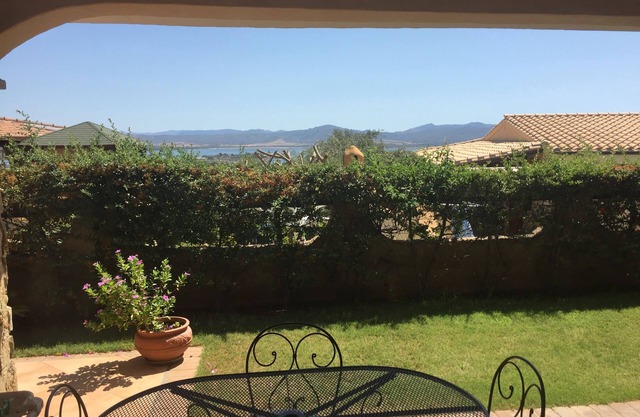 Wonderful three-room apartment in villa with Air Conditioning