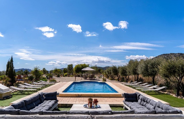 Wonderful vacation home in the mountains north of Alicante.