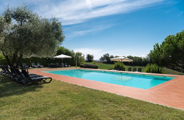 Wonderful villa for 10 people with pool, WIFI, TV, pets allowed and parking