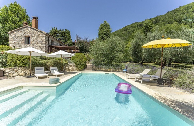 Wonderful villa with A/C, private pool, WIFI, TV, veranda, pets allowed, panoramic view and par.