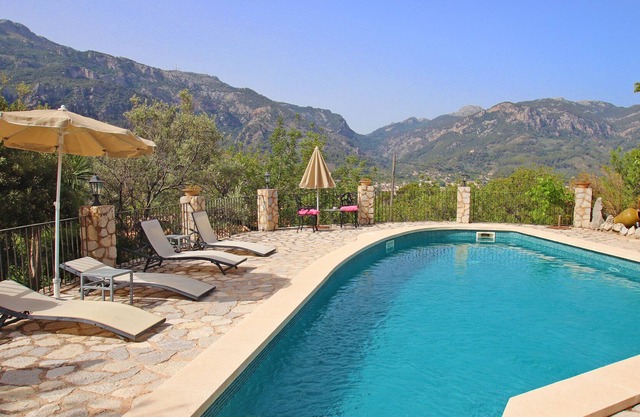 Wonderful villa with gorgeous pool and gardens in Fornalutx. Free wifi.