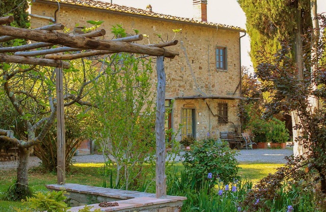 Wonderful villa with pool, WIFI, TV, patio, panoramic view and parking, close to Florence