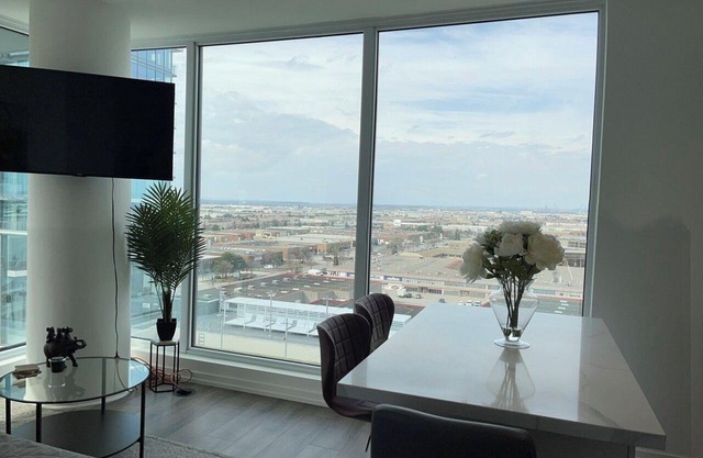 Wonderland apartment in Vaughan
