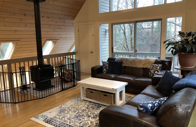 Wooded retreat minutes from Downtown Annapolis!