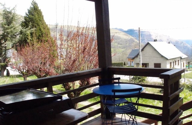 Wooden chalet completely renovated in 2016, 9 pers. Ideal situation winter / summer,