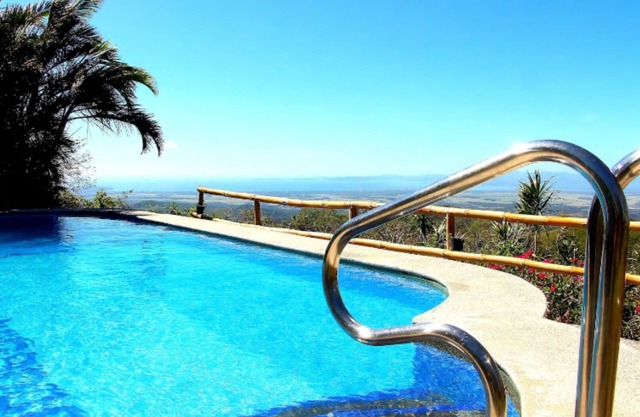 WOODHOUSE AND SWIMMINGPOOL WITH GREAT OCEANVIEW