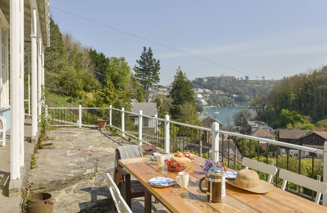 WOODLANDS, pet friendly, with open fire in Dartmouth