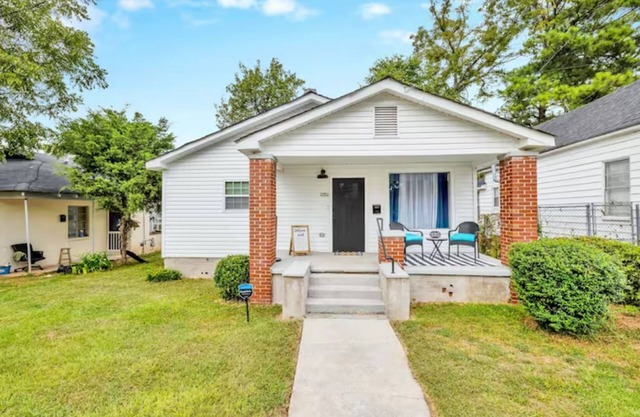 Woodlawn's Vibrancy: 3 Min To Birmingham Airport