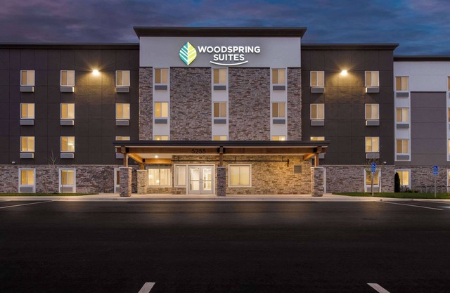 Woodspring Suites Kansas City Airport