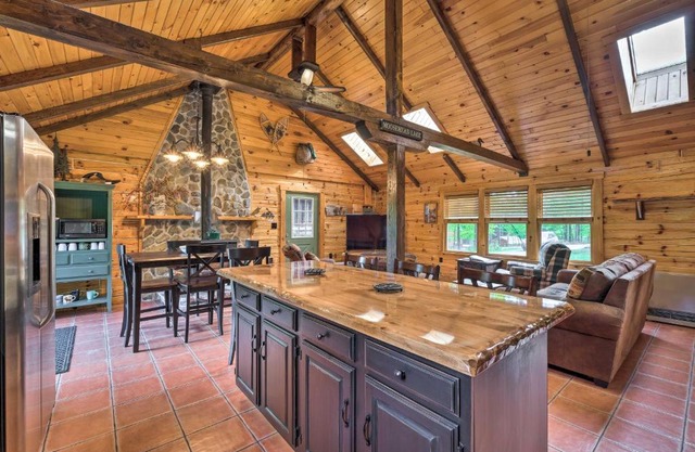 Woodsy Beaver Cove Cabin with Deck and Fire Pit!