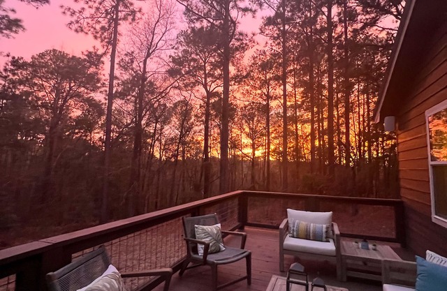 Woodsy Lake House Retreat - 3 min from Rayburn Resort Clubhouse. Pet-Friendly!