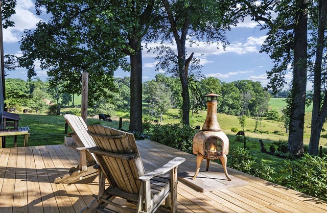 Woodsy Mid-Century w/Scenic Views